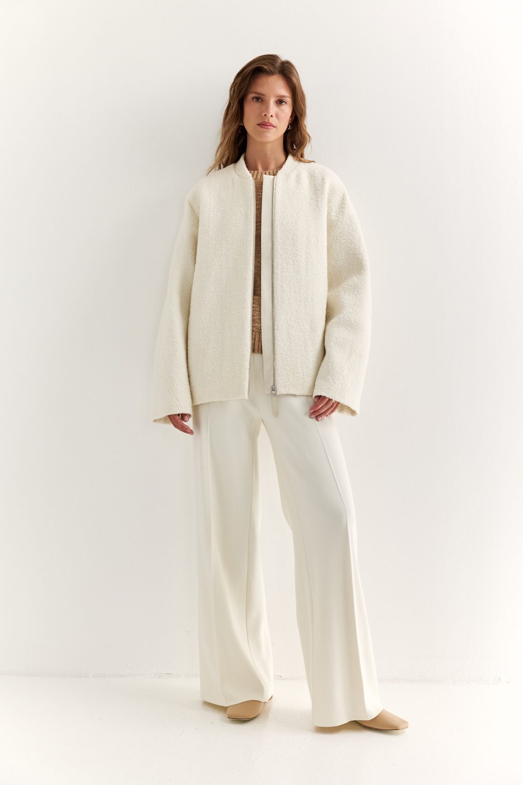 Куртка оверсайз силуэта длиной до бедер с застежкой на молнию