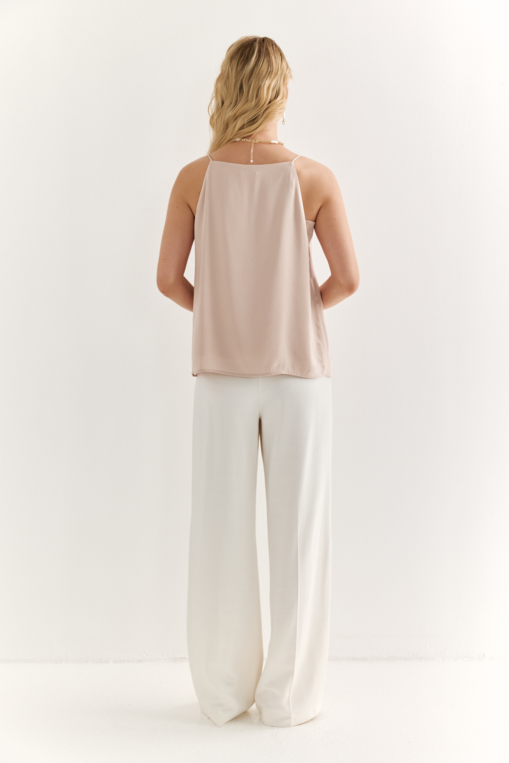 Топ на бретелях прямого силуэта с прямым вырезом горловины