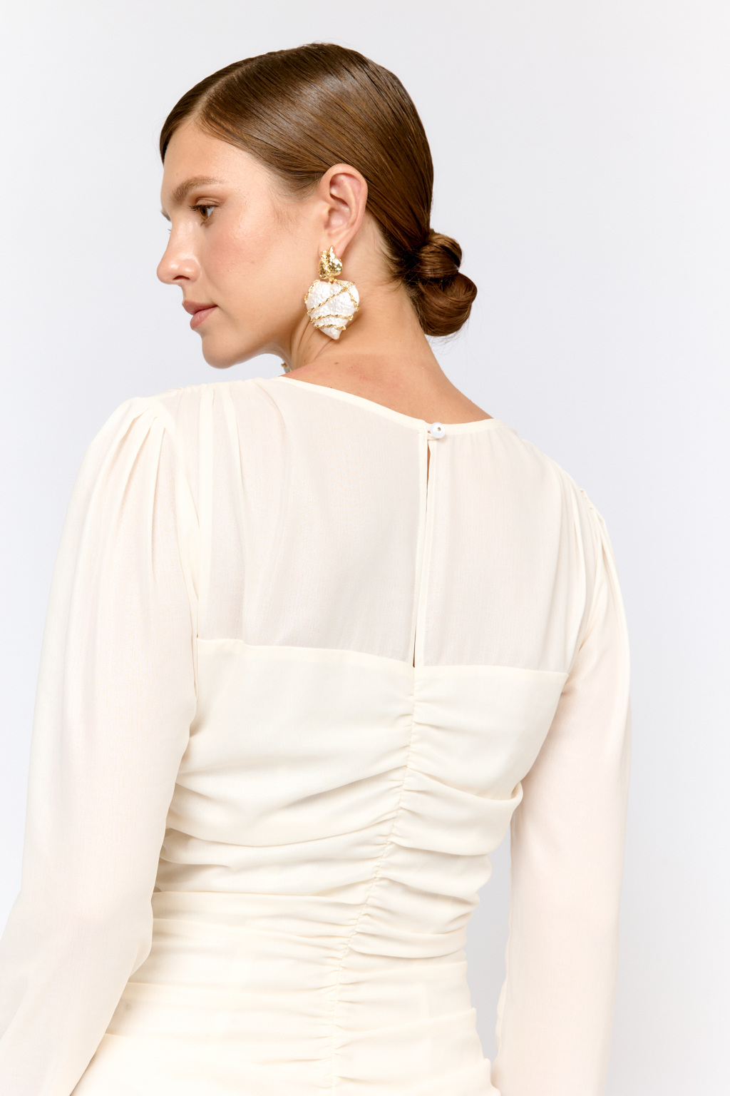 Стильные крупные серьги из металла с матированием выполнены в виде сердца.  Длина серег 6 см,  вес серьги - 20 гр. Украшение выполнено из гипоаллергенного сплава со стойким гальваническим покрытием.