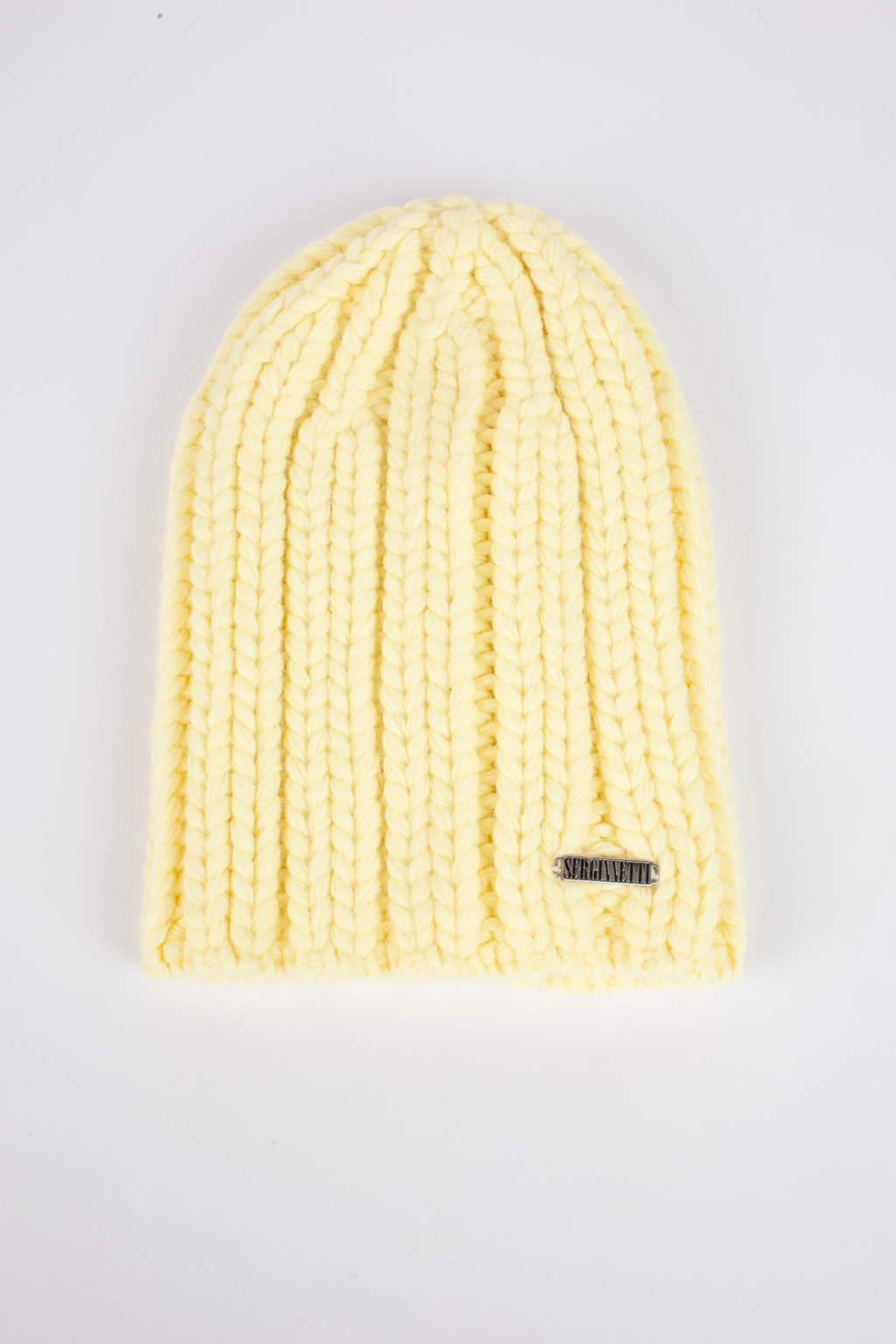 Шапка женская без отворота. Теплый и стильный головной убор для утепления в осенний и зимний сезон.