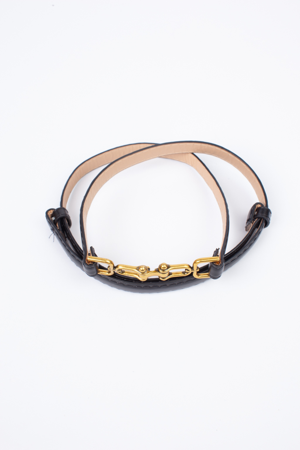 Длина ремня 1,1 м, ширина 1,5 см.