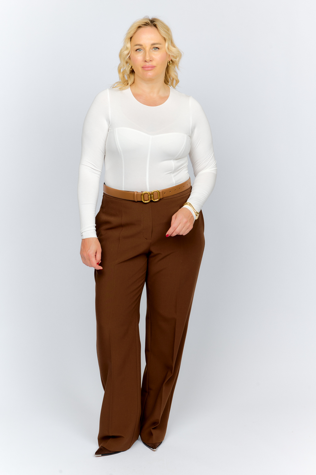 Боди из бамбука приталенного силуэта с рельефами на полочке. Рукав полной длины.