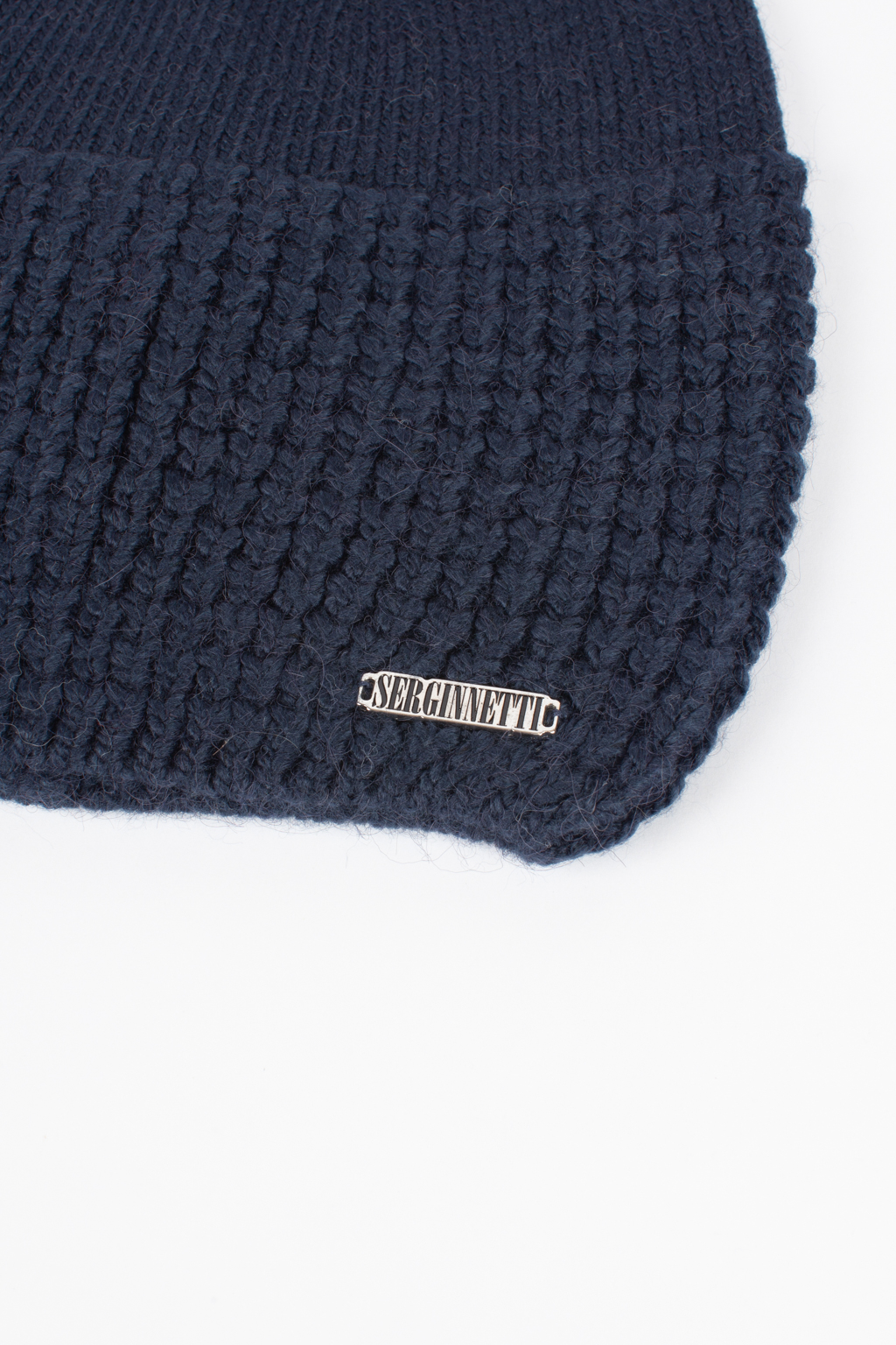 Шапка женская без отворота. Теплый и стильный головной убор для утепления в осенний и зимний сезон.