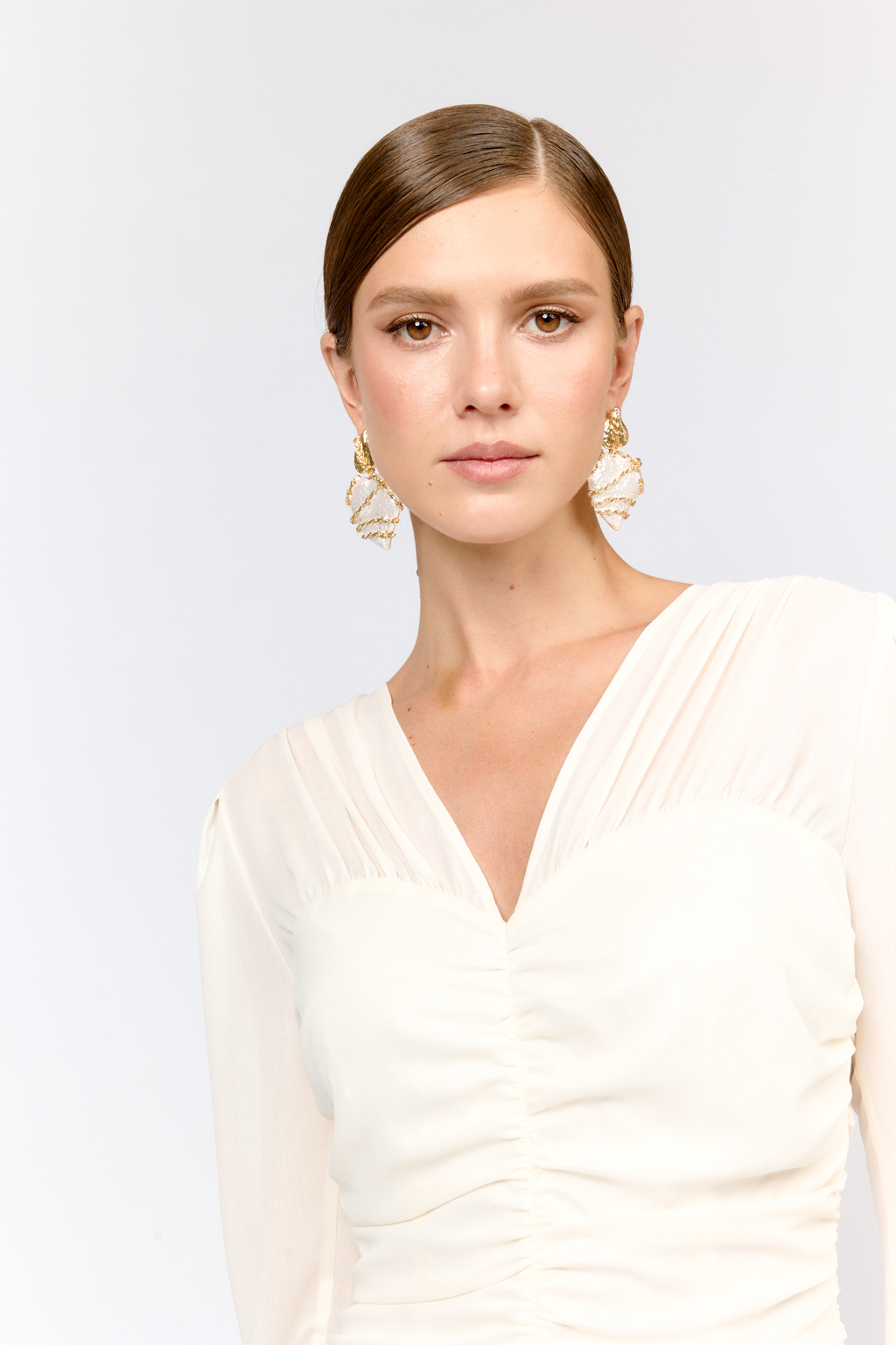 Стильные крупные серьги из металла с матированием выполнены в виде сердца.  Длина серег 6 см,  вес серьги - 20 гр. Украшение выполнено из гипоаллергенного сплава со стойким гальваническим покрытием.