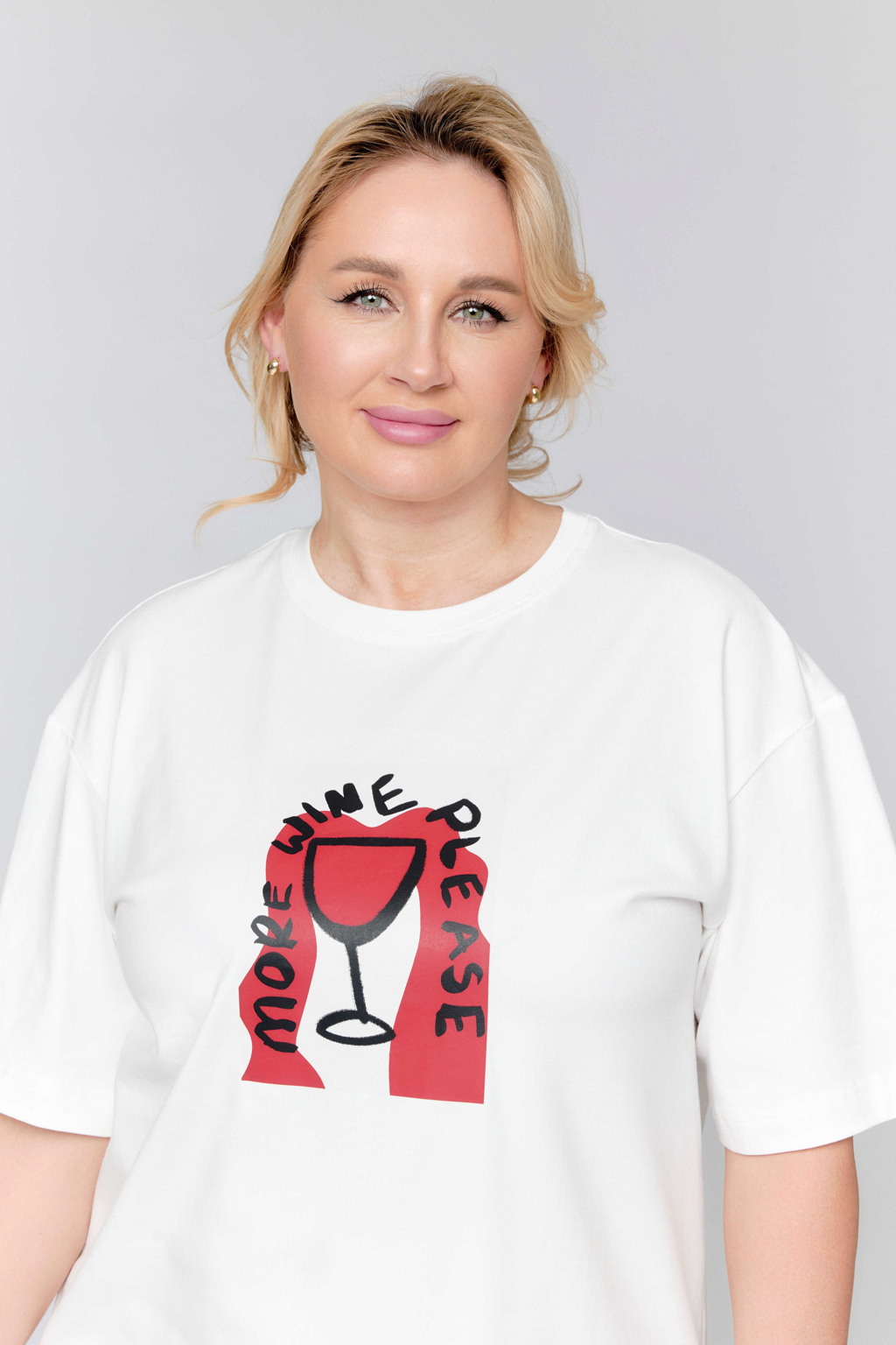 Футболка свободного кроя с коротким рукавом. Принт "Красное вино".