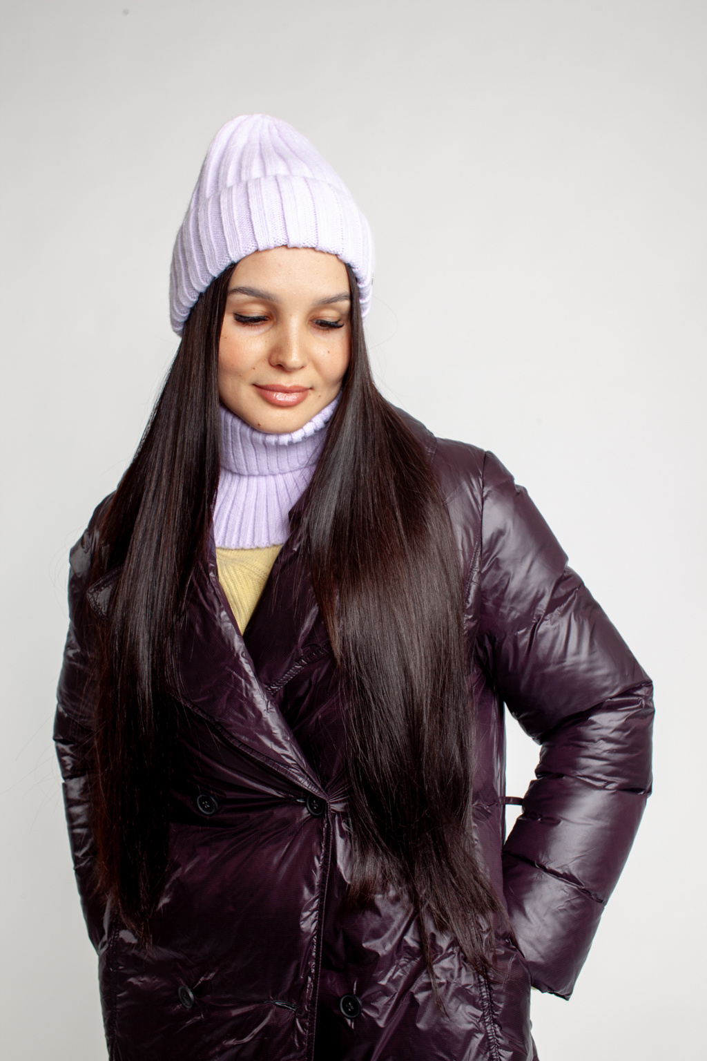 Шапка женская с отворотом. Является совершенным аксессуаром для утепления в осенний и зимний сезон.