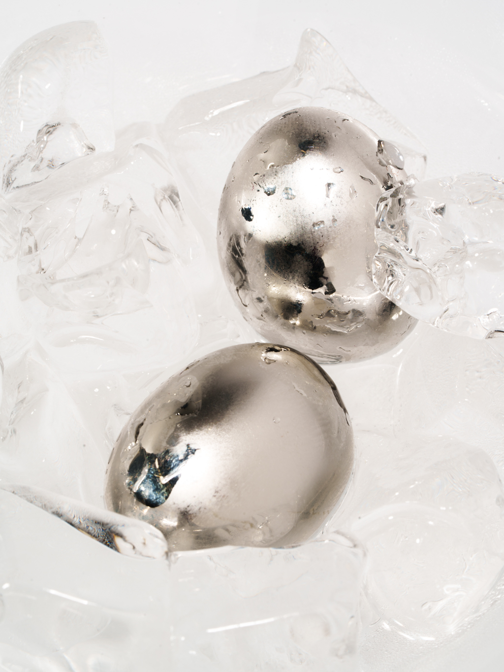 Базовые серьги выполнены из гипоаллергенного металла и имеют зеркальную поверхность и замок-гвоздик. Стильно дополнят любой образ. Фурнитура серебро.