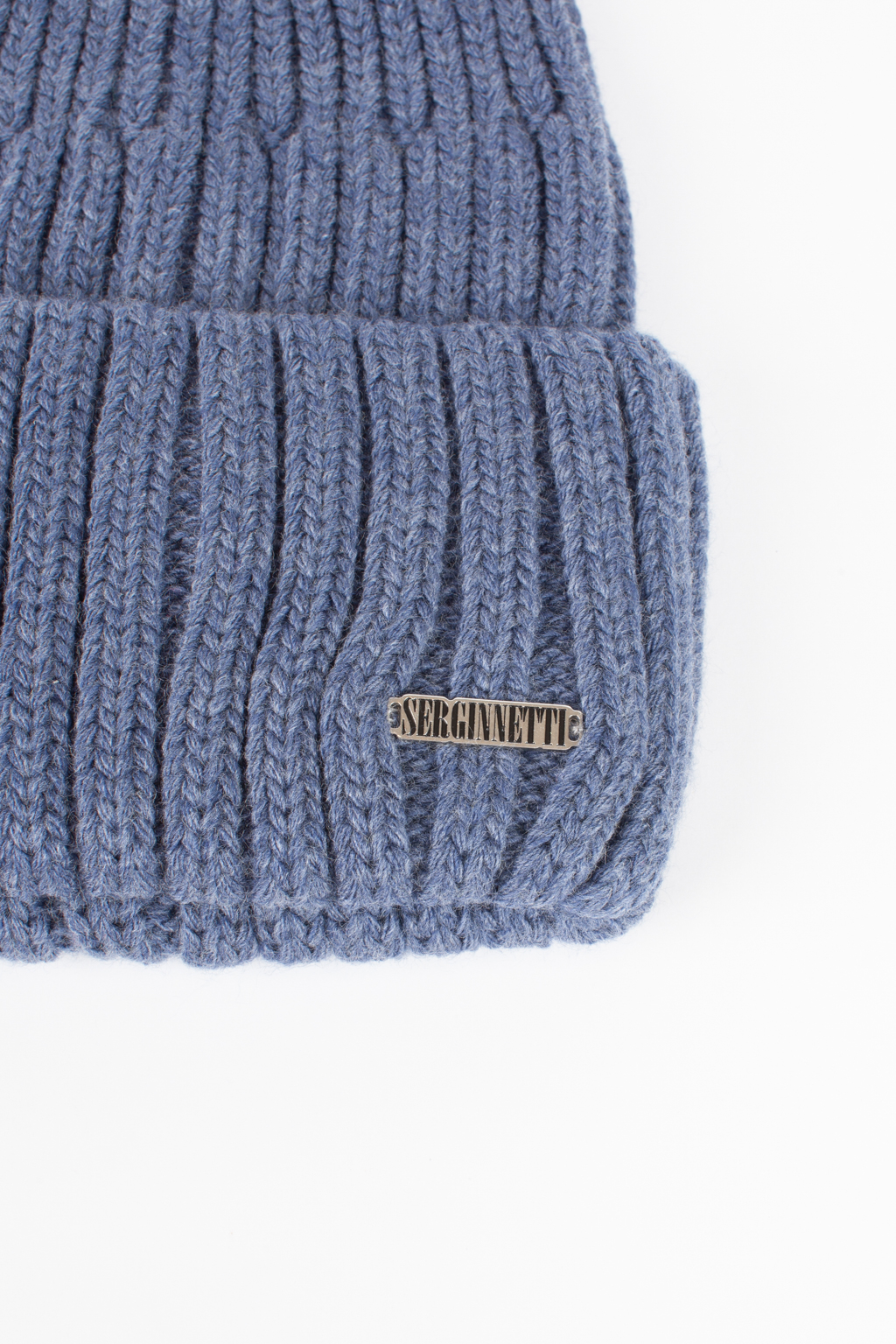 Шапка женская с отворотом. Является совершенным аксессуаром для утепления в осенний и зимний сезон.