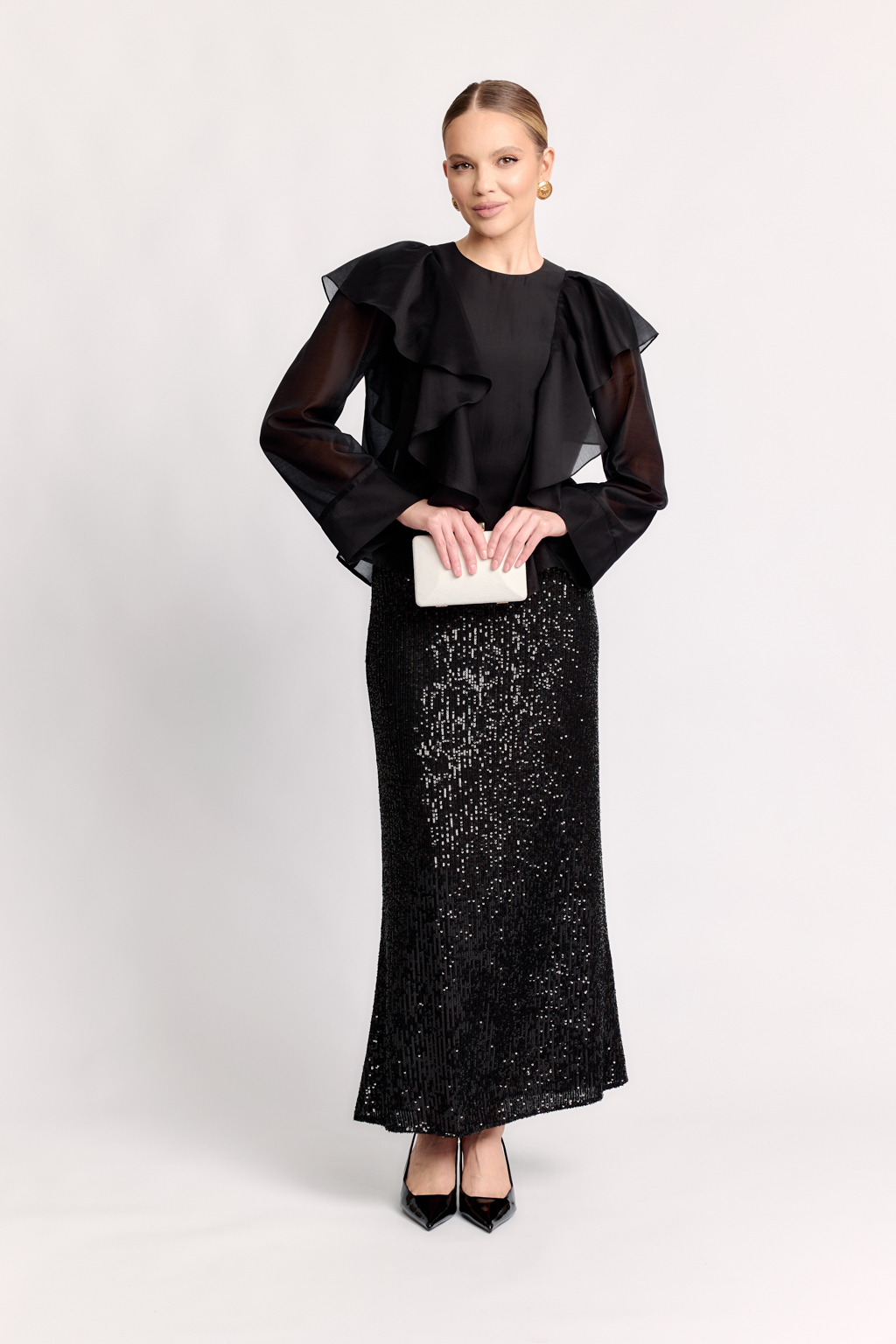 Блуза с двумя вертикальными воланами на полочке и спинке.