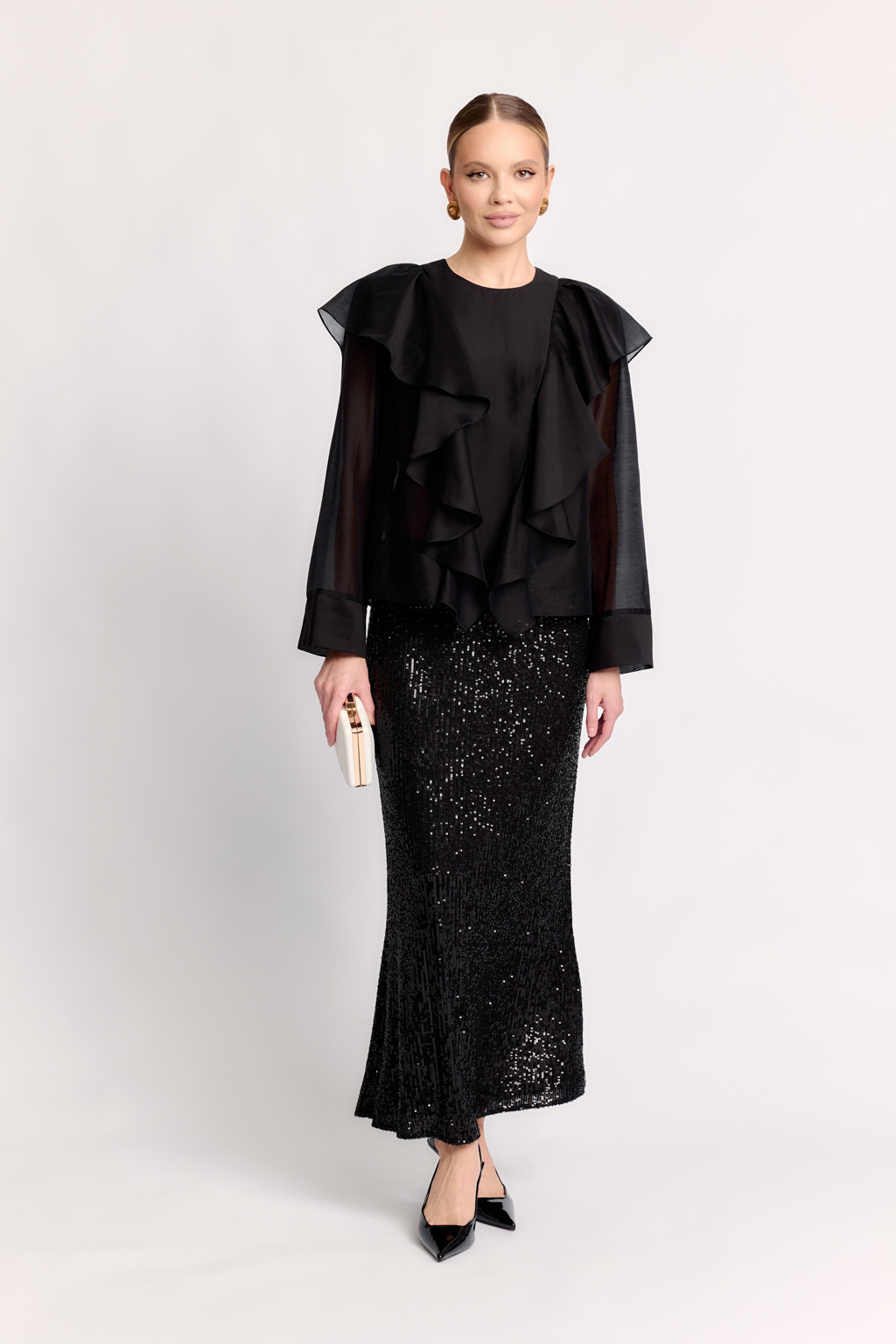 Блуза с двумя вертикальными воланами на полочке и спинке.