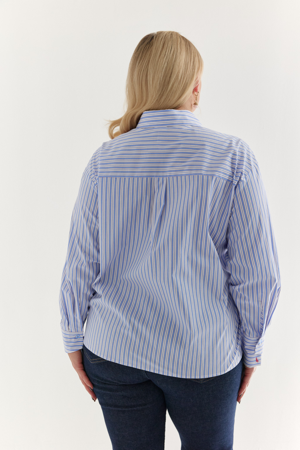 Блуза свободного оверсайз кроя. Длина до бедер. Рукав 7/8.