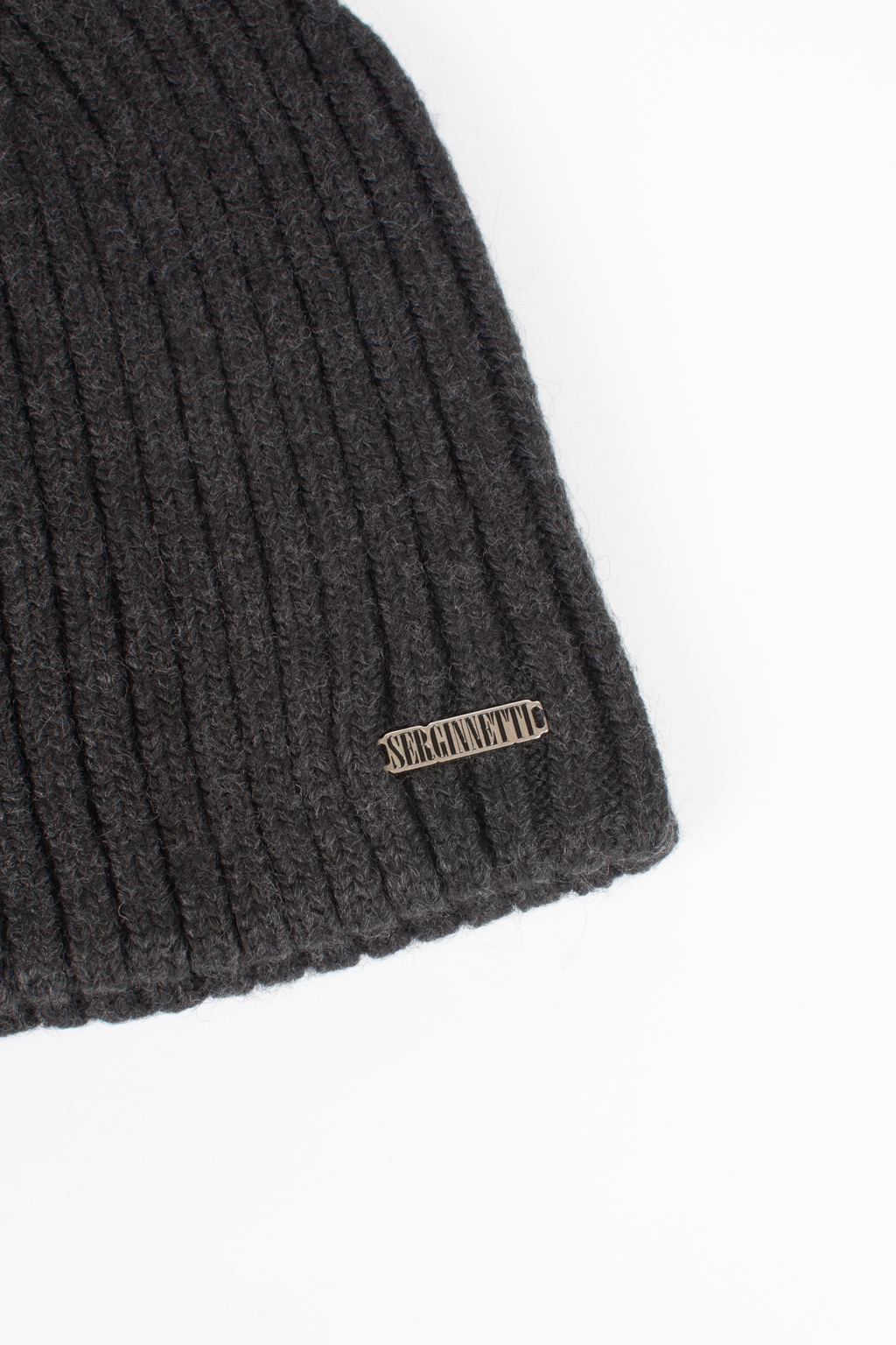 Шапка женская без отворота. Теплый и стильный головной убор для утепления в осенний и зимний сезон.