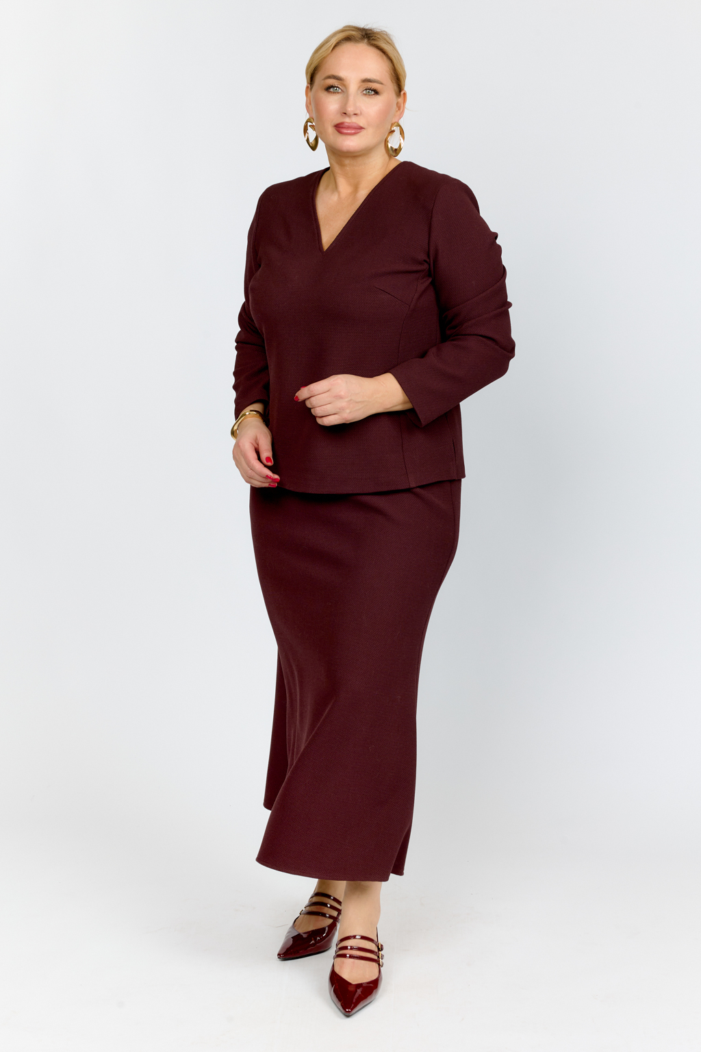 Блуза с V-образным вырезом прямого кроя и рукавом 7/8.