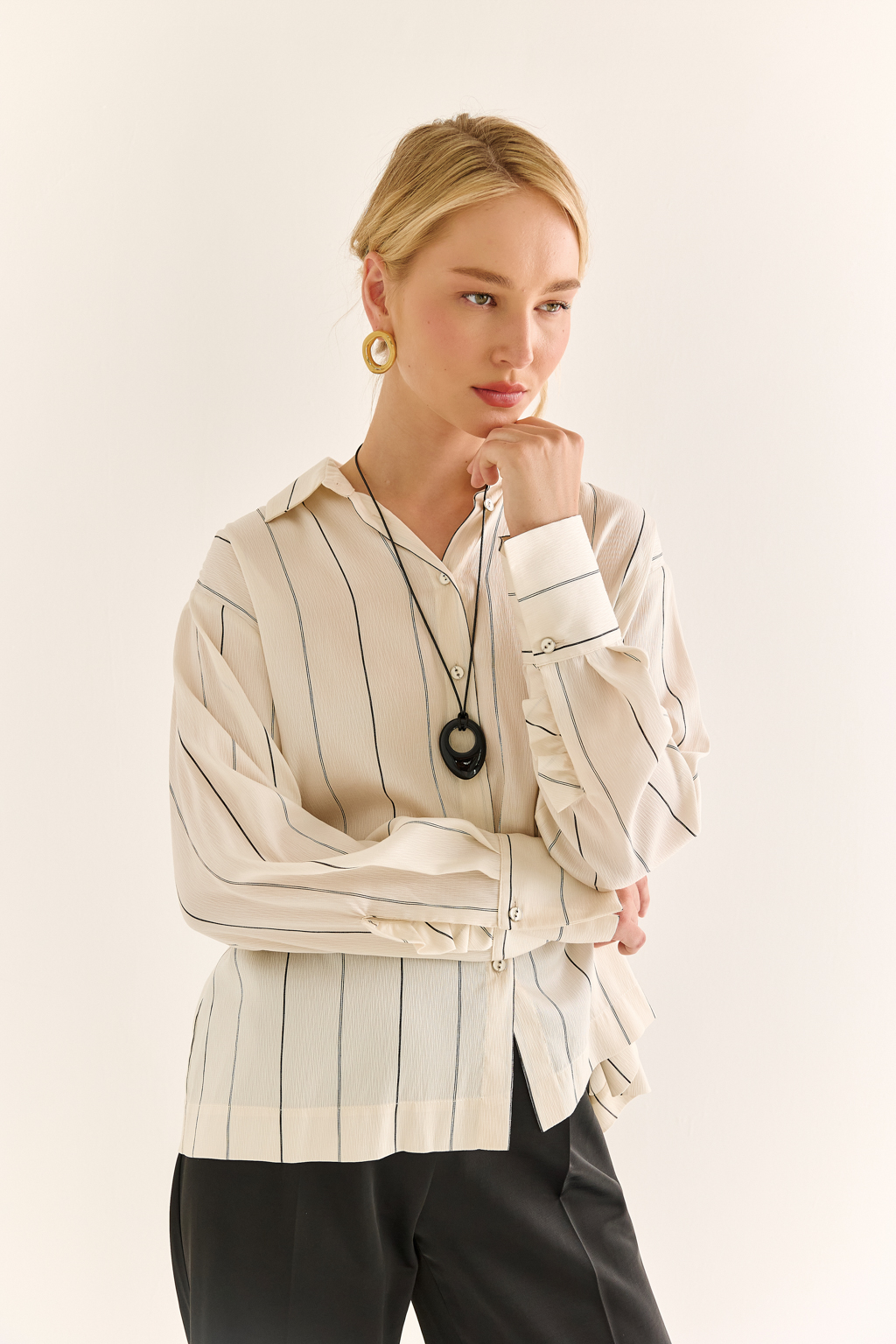 Рубашка в широкую молочно-черную полоску 