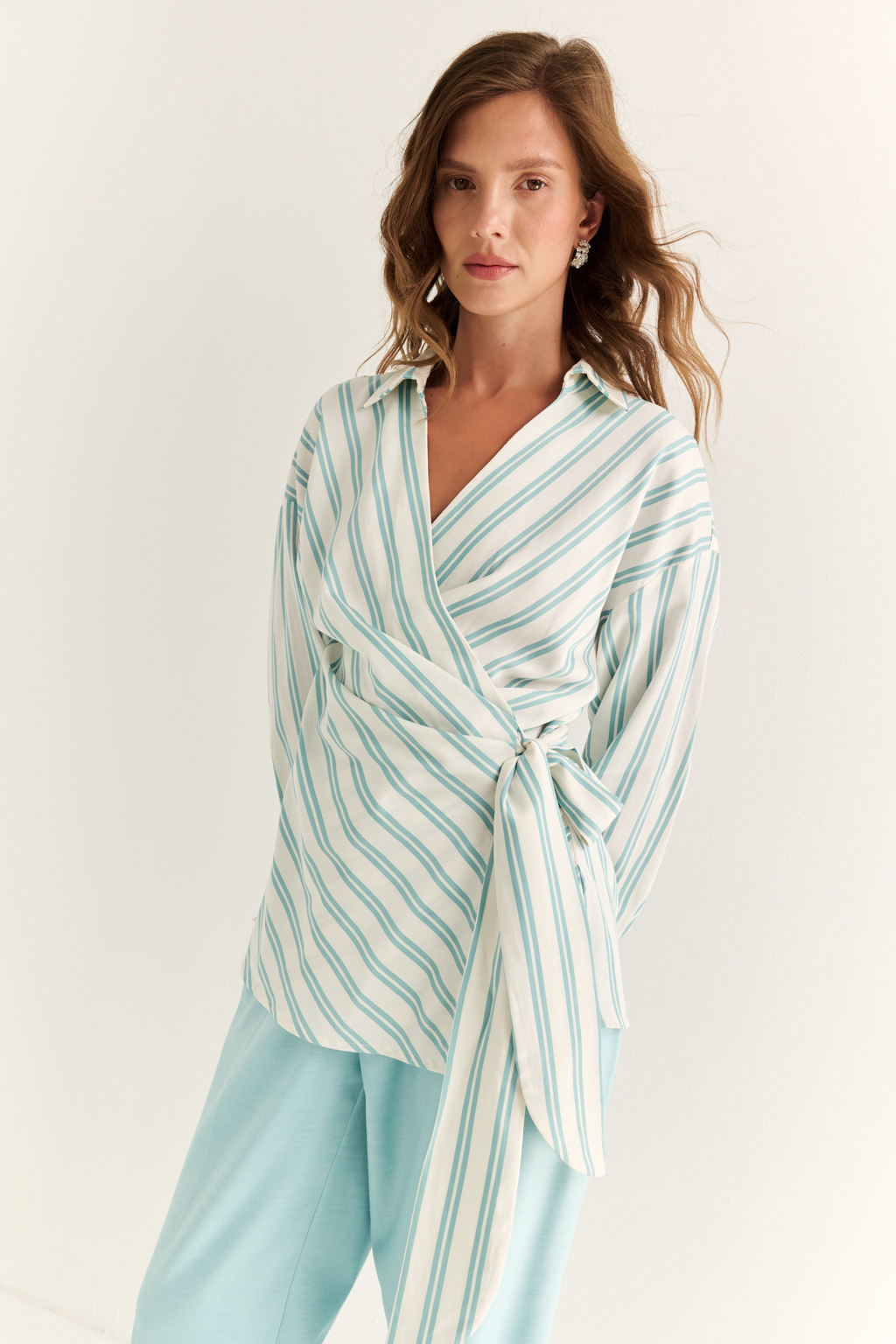 Блуза в широкую молочно-мятную полоску 