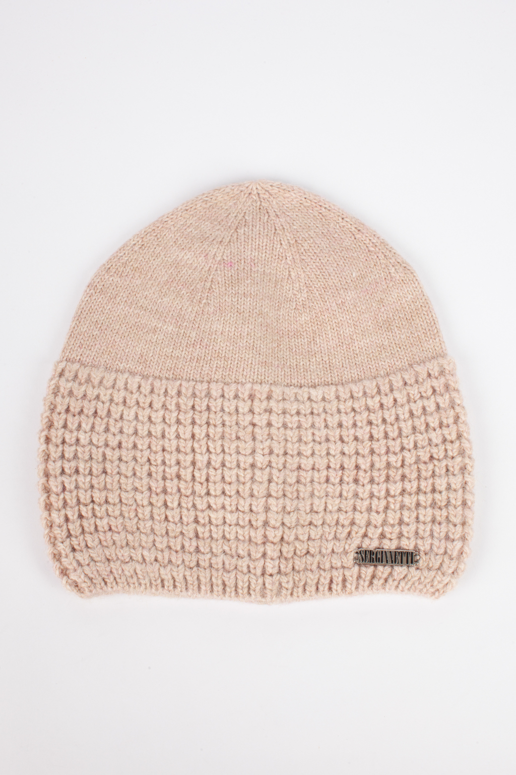 Шапка женская без отворота. Теплый и стильный головной убор для утепления в осенний и зимний сезон.