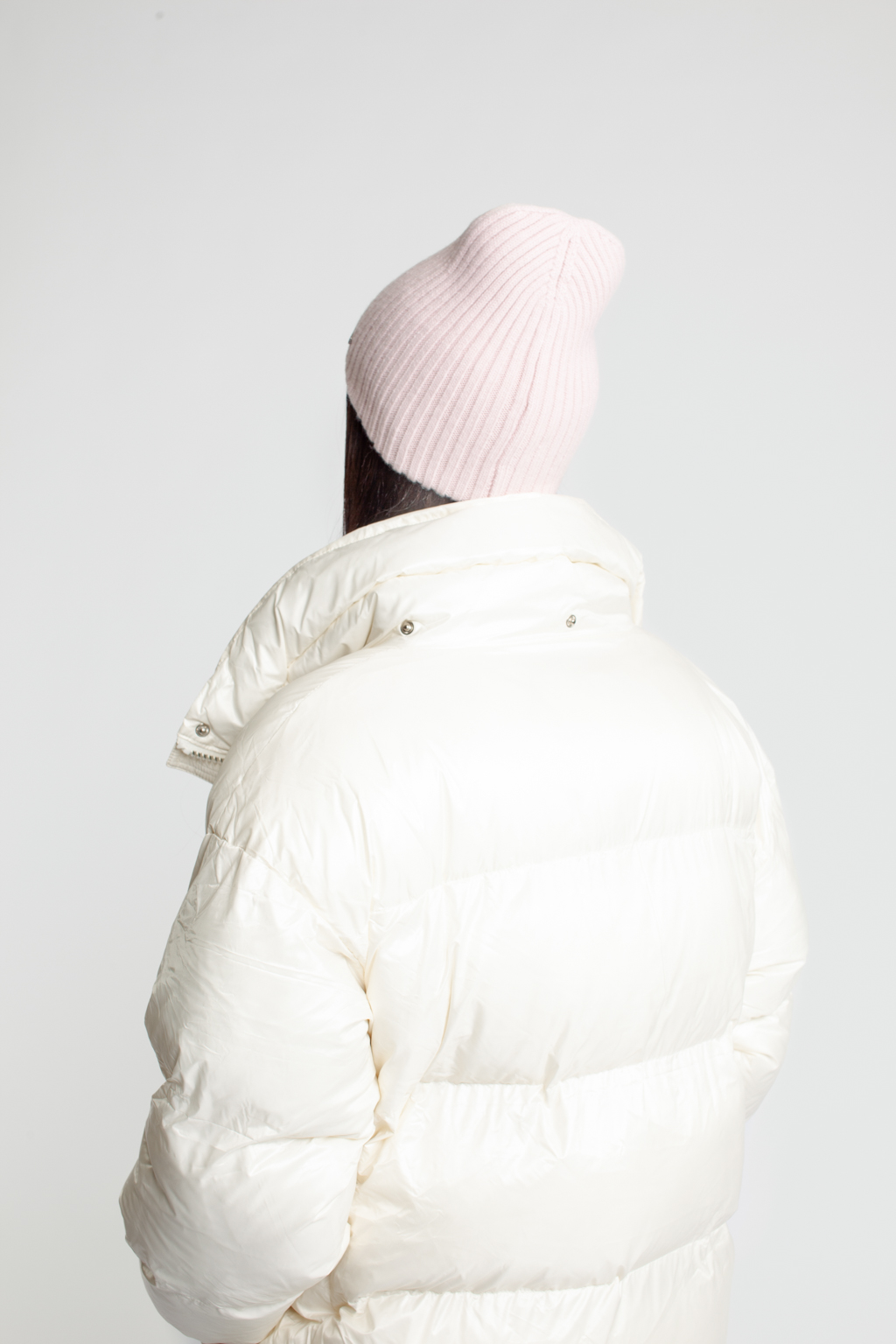 Шапка женская бини. Теплый и стильный головной убор, выполненный из пряжи альпаки, с добавлением шерсти и акрила. Шапка является совершенным аксессуаром для утепления в осенний и зимний сезон.