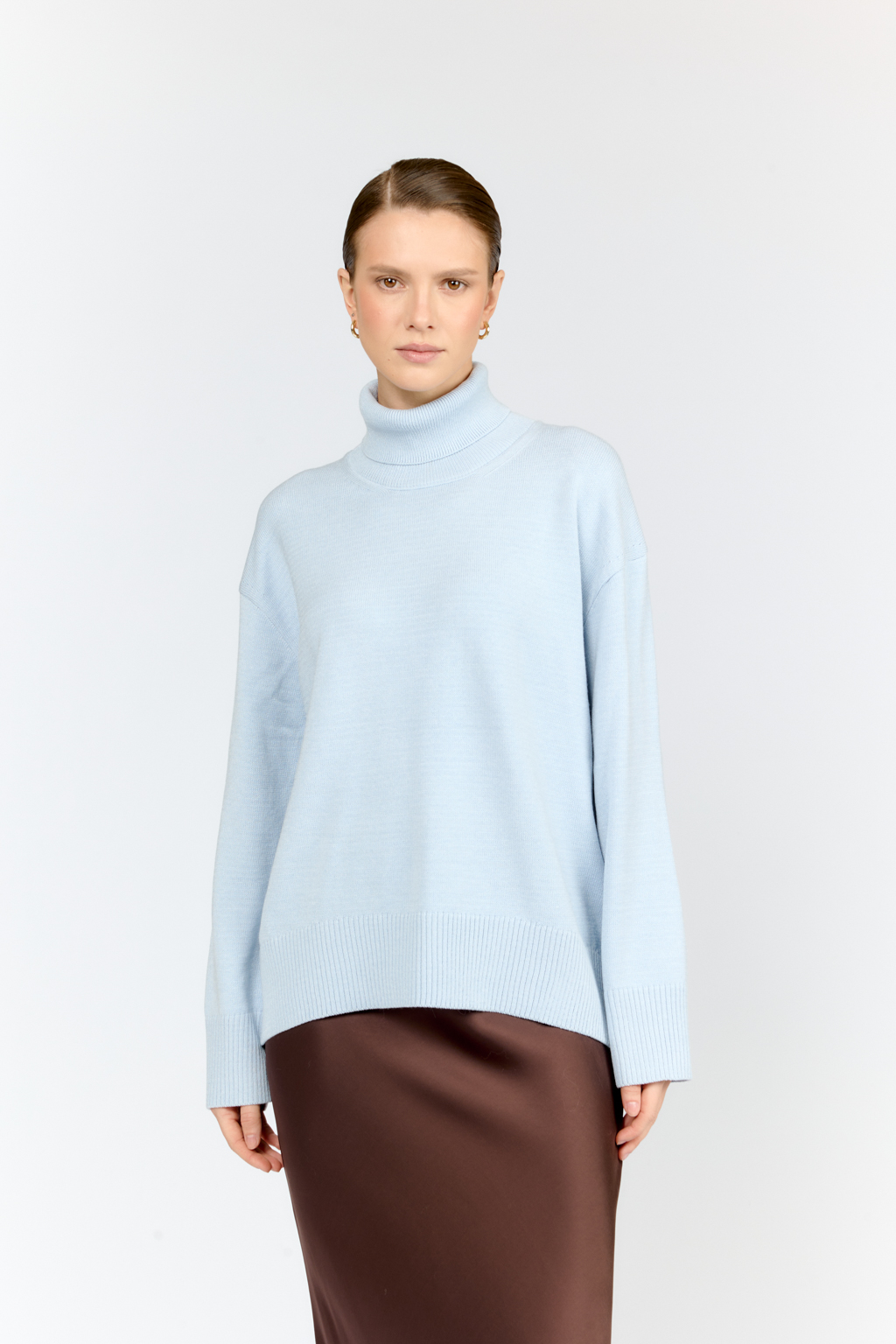 Джемпер силуэта оверсайз с высокой горловиной