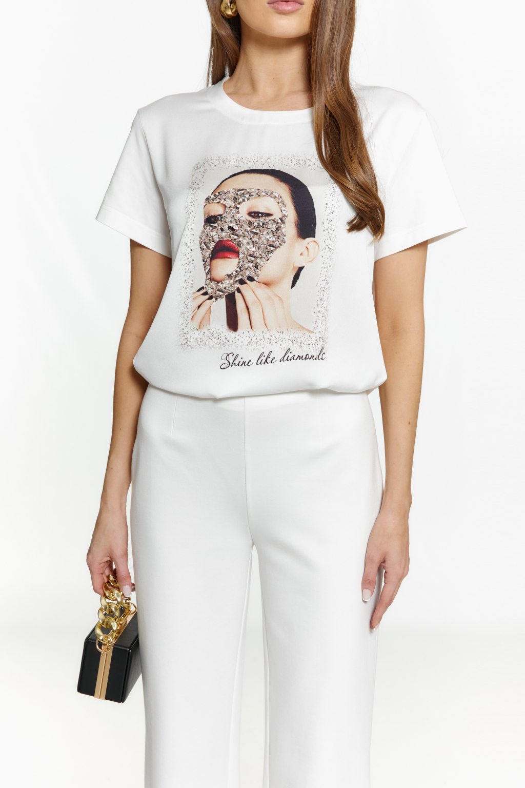 Комбинированная  футболка свободного силуэта с  короткими рукавами. По полочке принт.