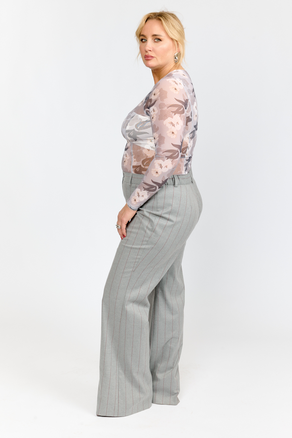 Брюки прямого кроя на резинке по спинке