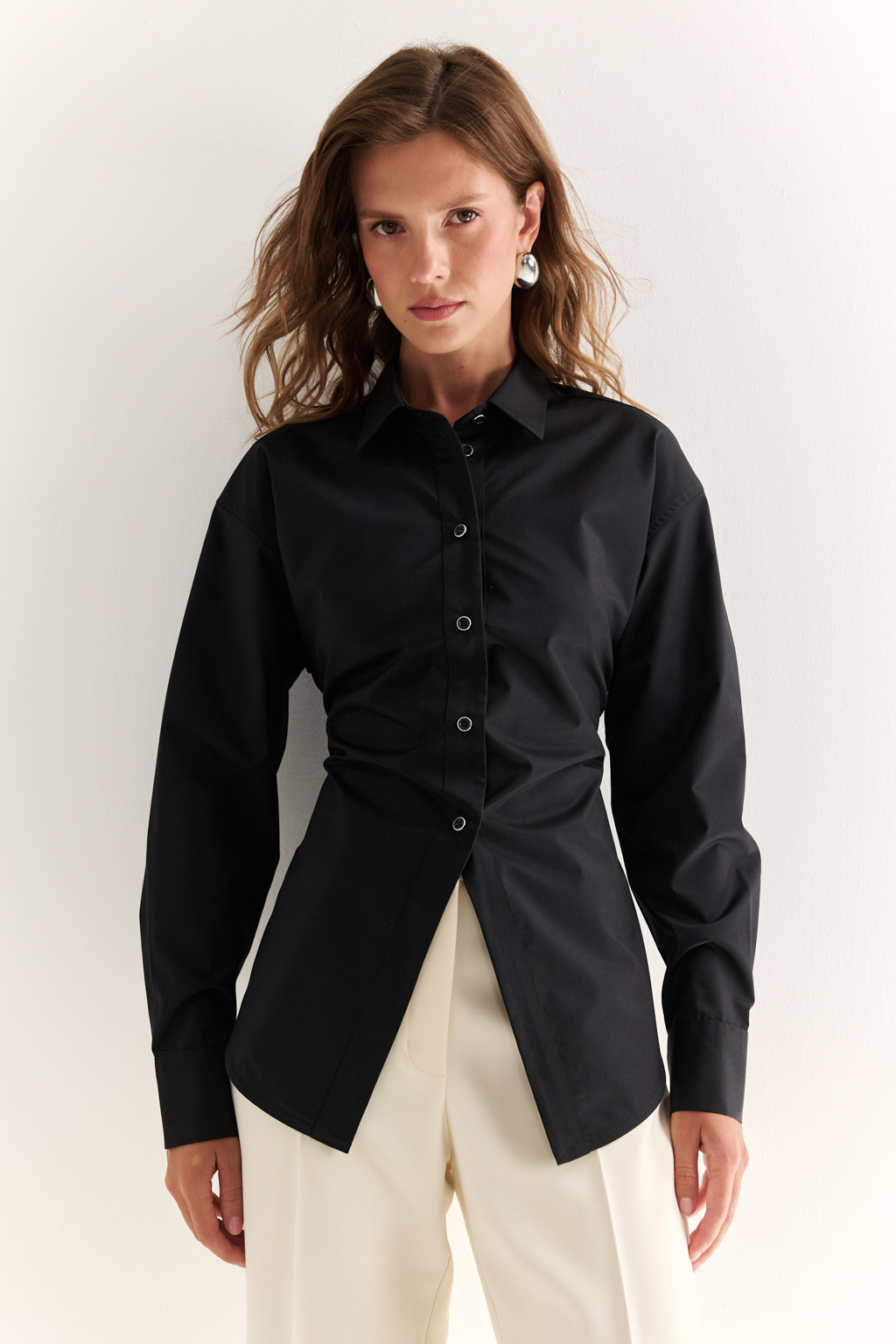 Рубашка со шнуровкой на спинке черного цвета 