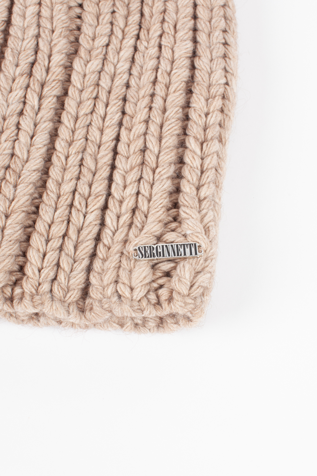 Шапка женская без отворота. Теплый и стильный головной убор для утепления в осенний и зимний сезон.