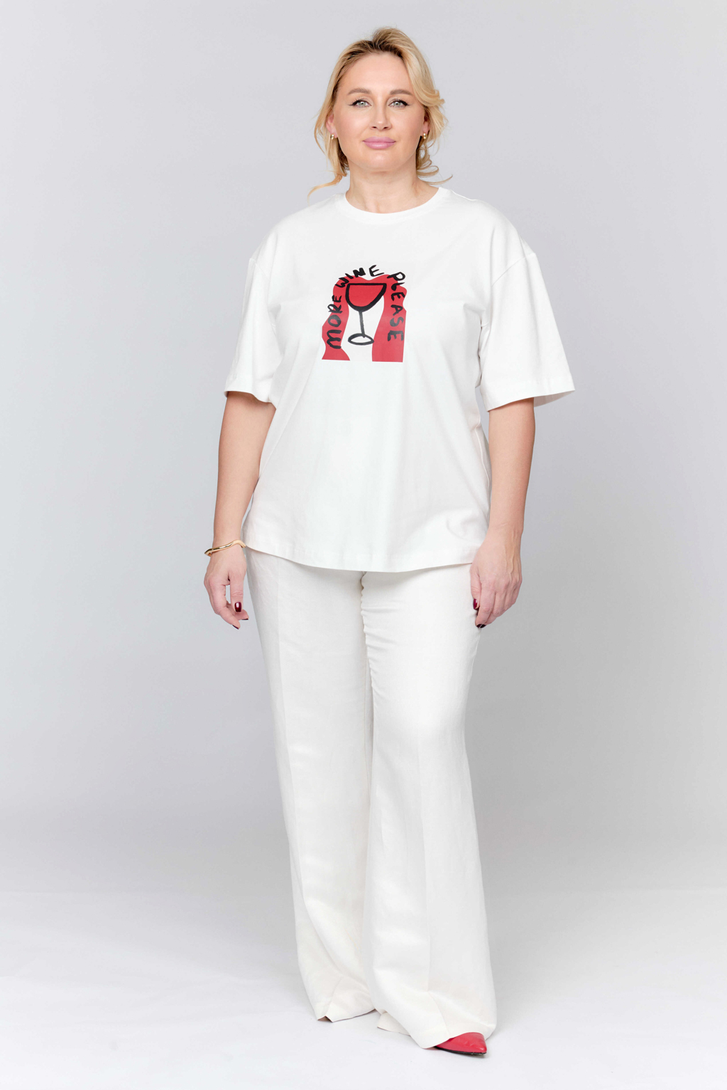 Футболка свободного кроя с коротким рукавом. Принт "Красное вино".