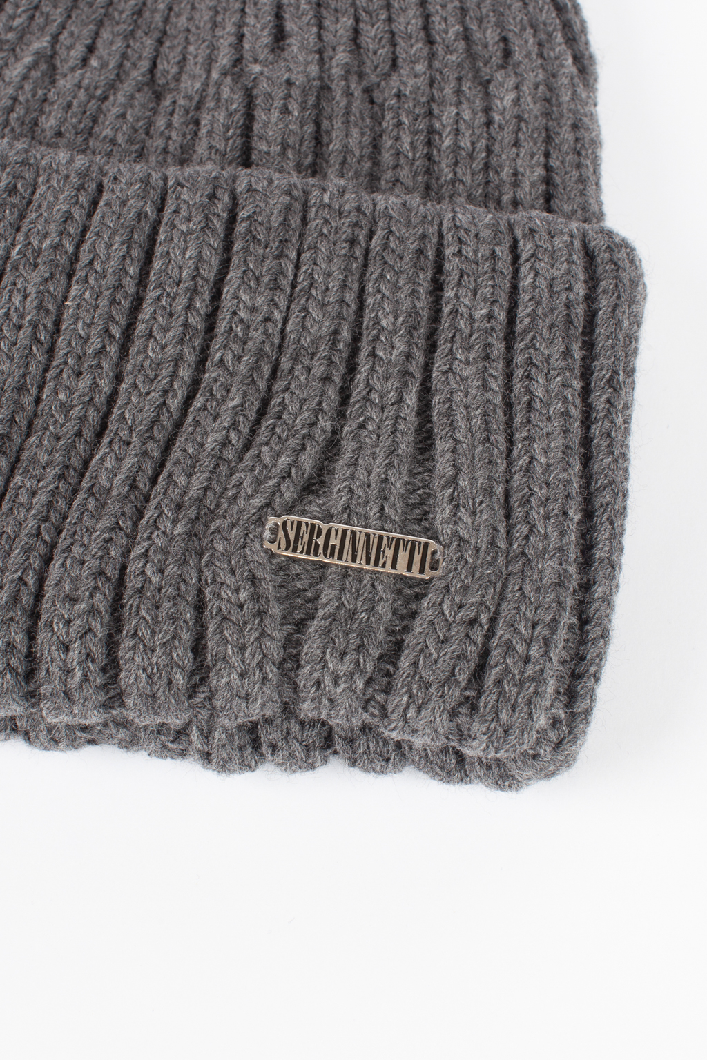 Шапка женская с отворотом. Является совершенным аксессуаром для утепления в осенний и зимний сезон.