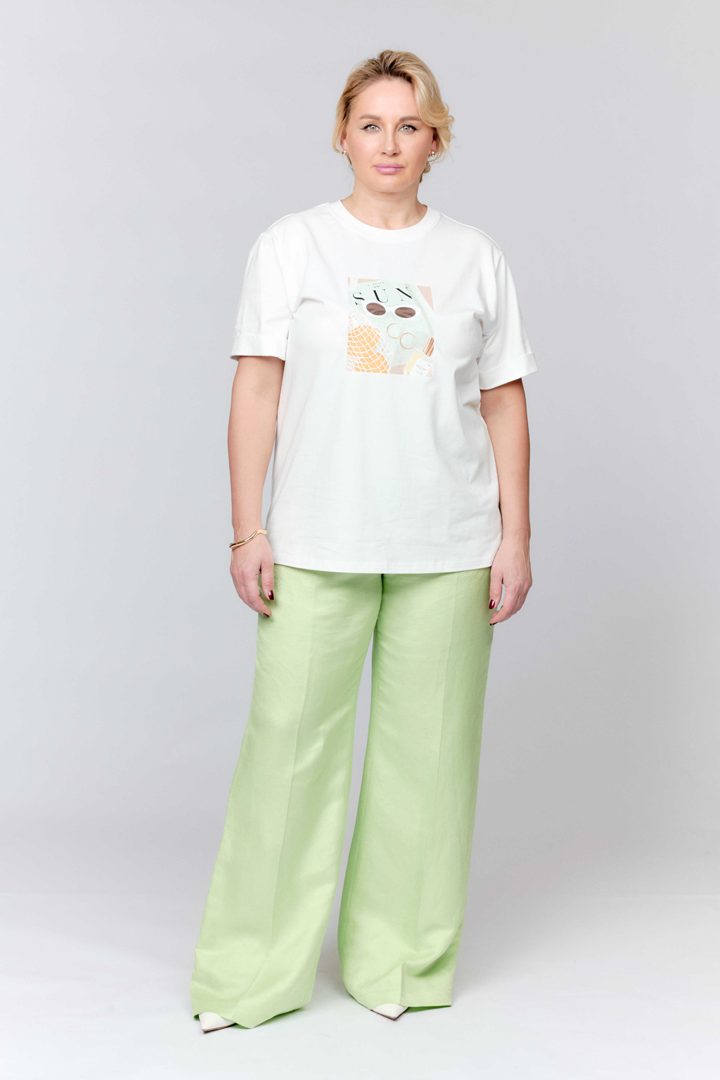 Футболка свободного кроя с коротким рукавом. Принт "Композиция с очками".