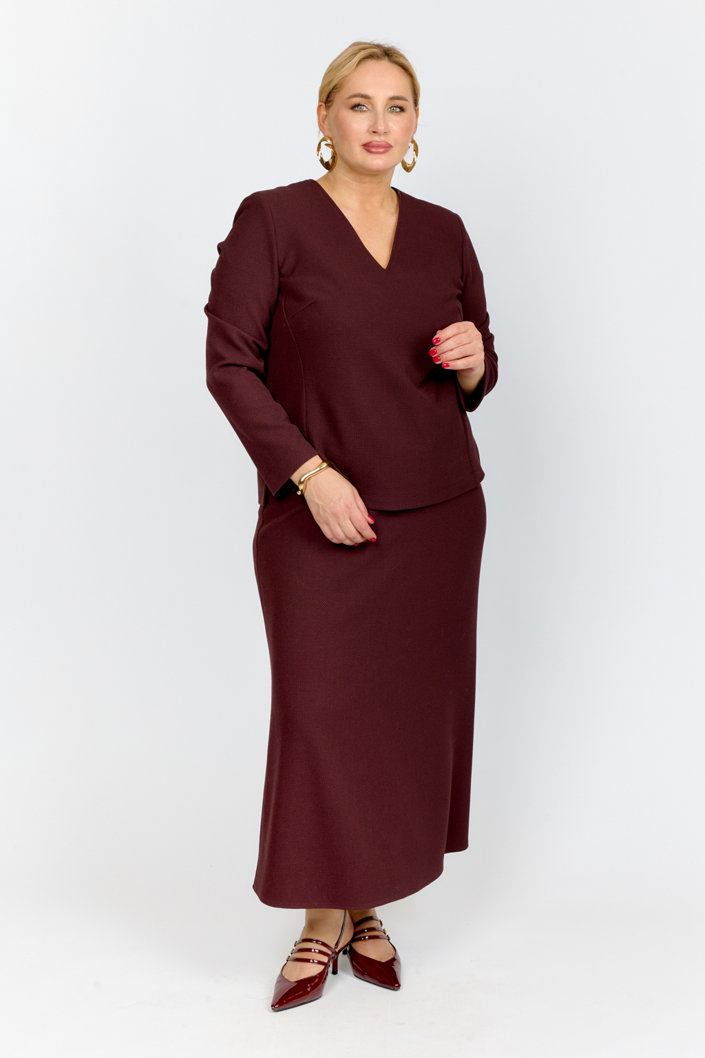 Блуза с V-образным вырезом прямого кроя и рукавом 7/8.