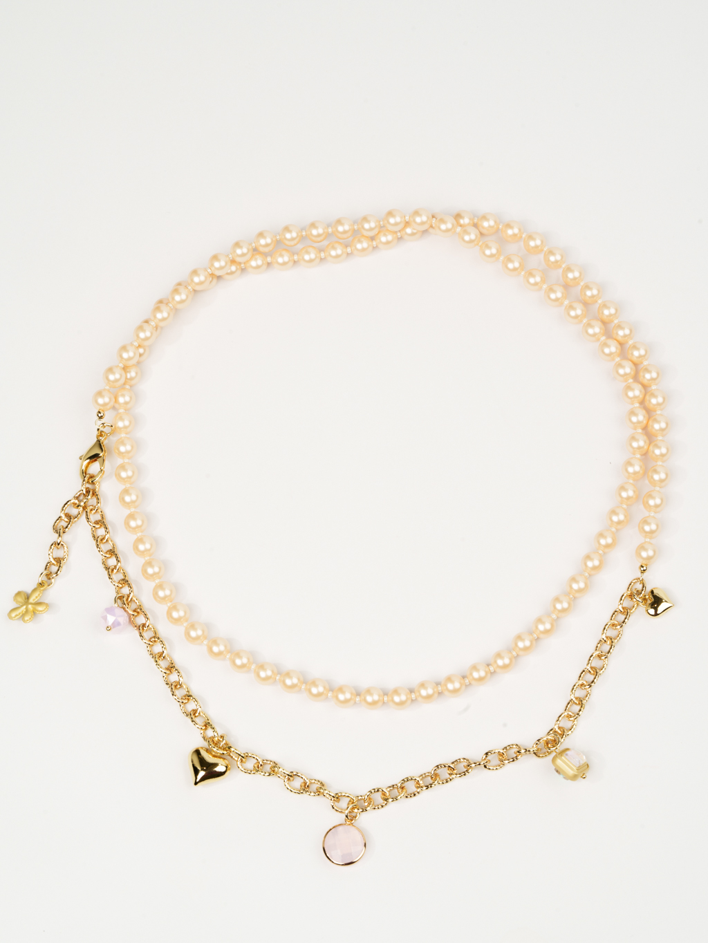 Колье-трансформер на тело для создания стильных образов. Цепочка золотого цвета с элементами из ювелирного стекла дополнена бусинами из майорки. Длина позволяет выбрать актуальный вариант использования: бодичейн, пояс, колье, колье-чокер. Фурнитура изготовлена из гипоаллергенного сплава со стойким гальваническим покрытием. Вес 92 гр. длина 123 см