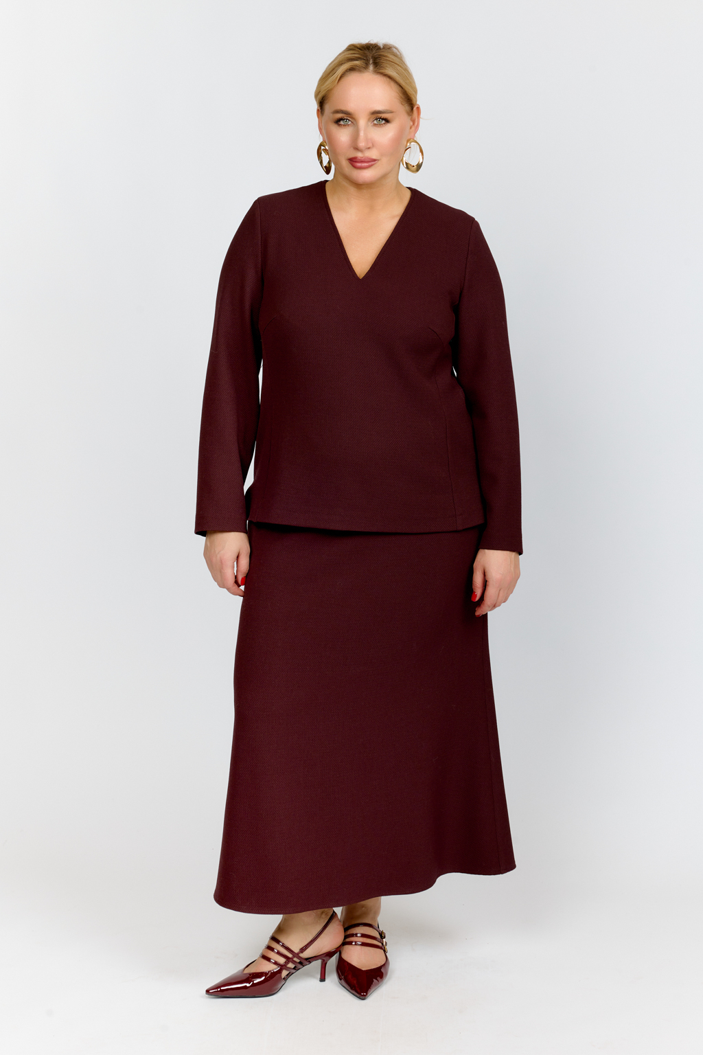 Блуза с V-образным вырезом прямого кроя и рукавом 7/8.