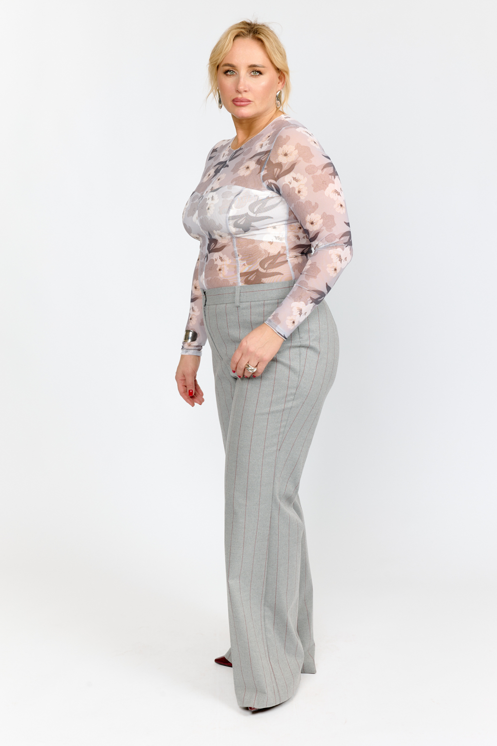 Боди из принтованной сетки приталенного силуэта с лифом с плотной ткани. Рукав полной длины.