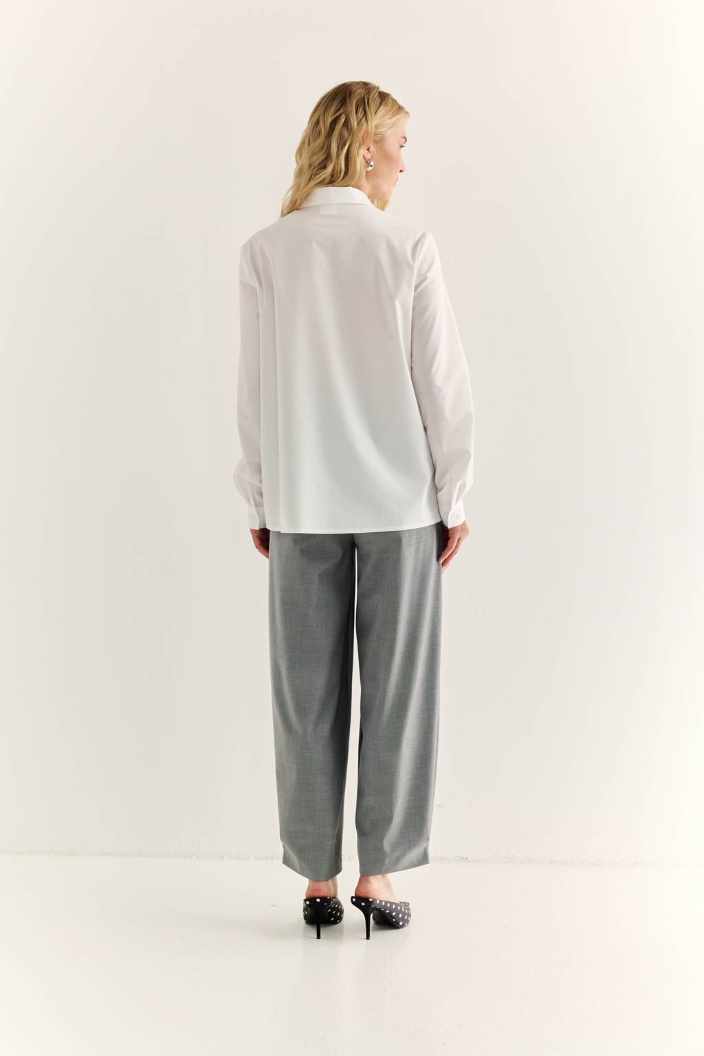 Базовая рубашка в белом цвете