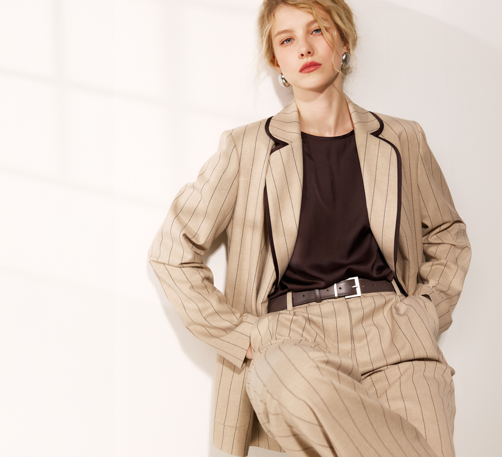 Ремень из натуральной кожи  с серебрянной пряжкой. Длина ремня 1,1 м, ширина 2,8 см.