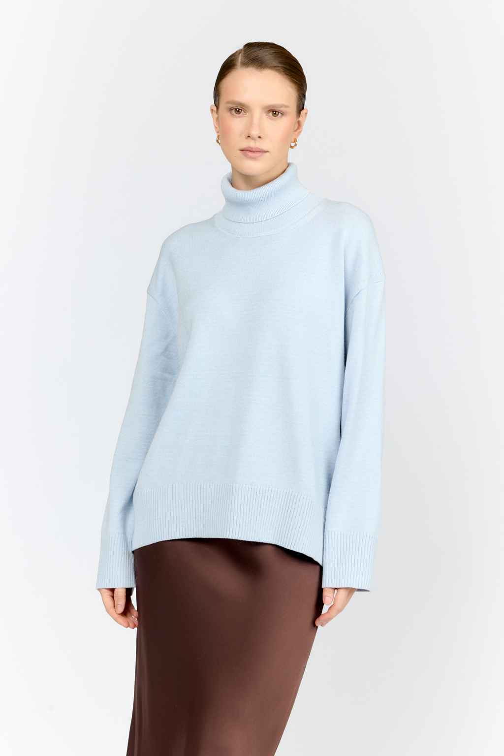 Джемпер силуэта оверсайз с высокой горловиной