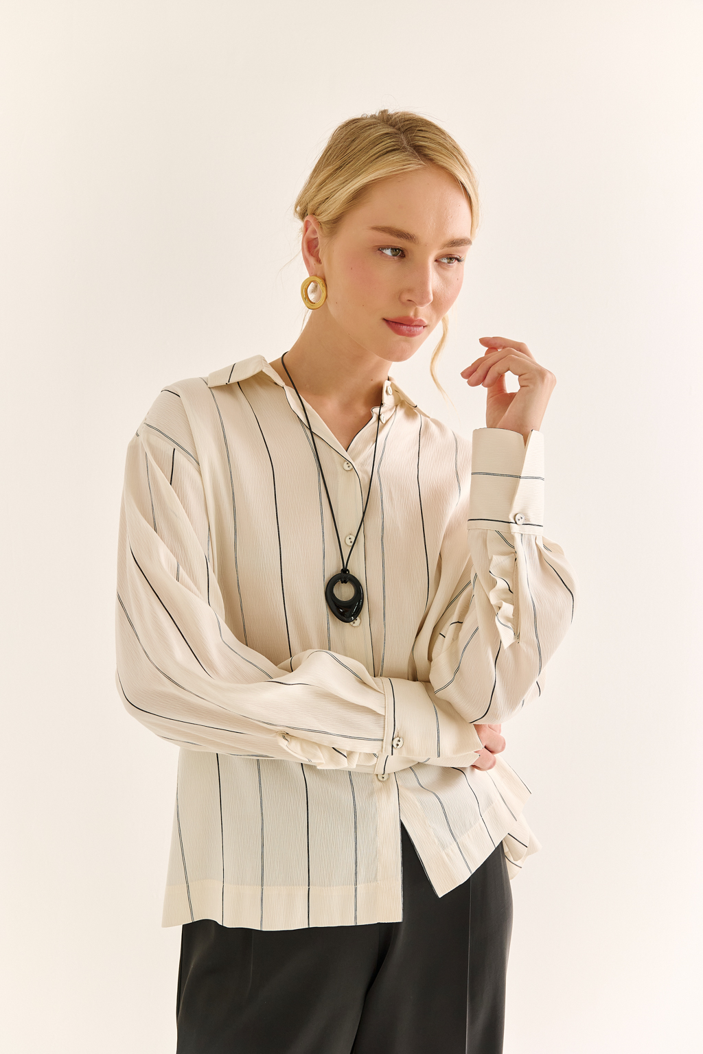 Рубашка в широкую молочно-черную полоску 