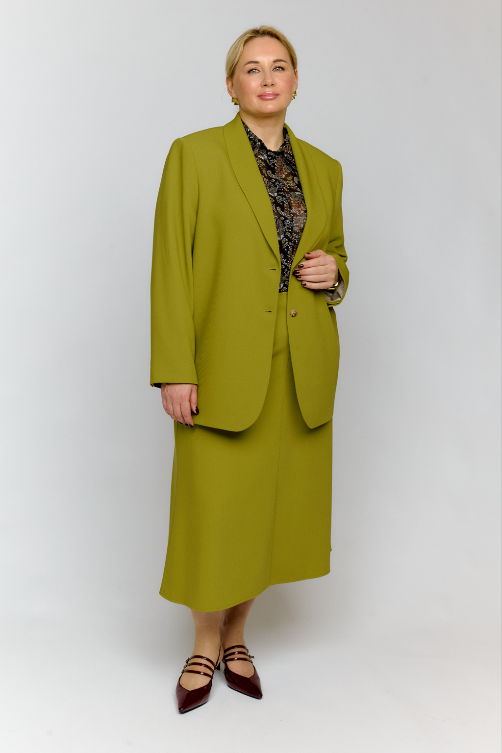 Юбка четырехклинка силуэта рыбки длины миди. Зстежка на молнию.