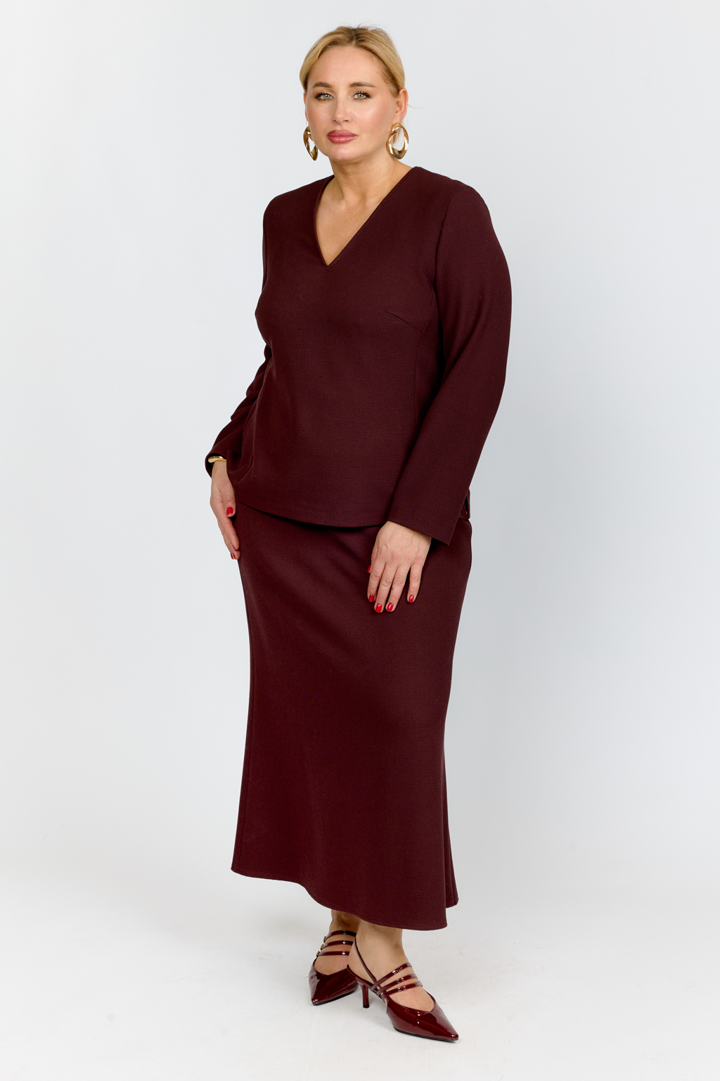 Блуза с V-образным вырезом прямого кроя и рукавом 7/8.