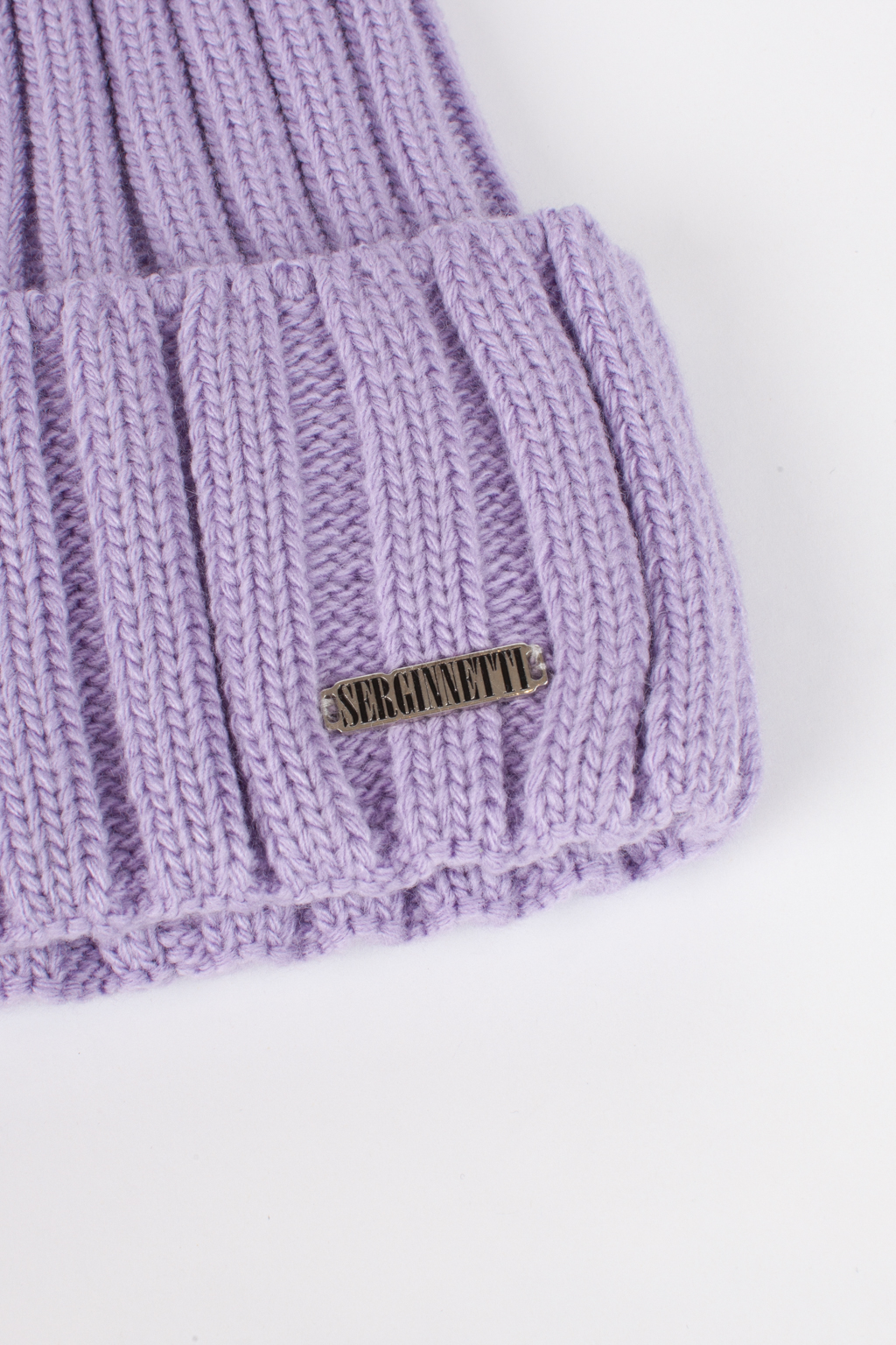 Шапка женская с отворотом. Является совершенным аксессуаром для утепления в осенний и зимний сезон.