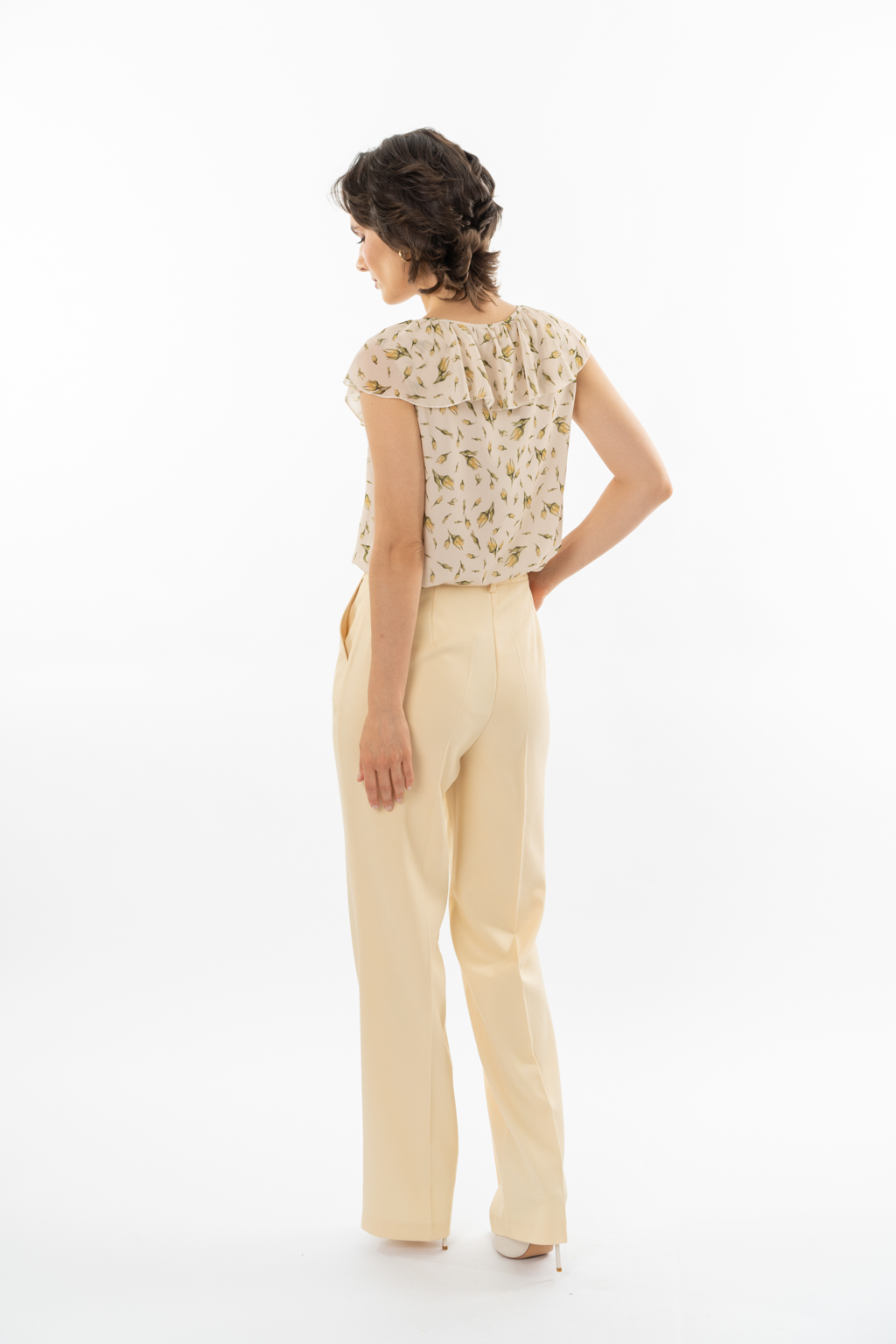 Прямые брюки из костюмной ткани в желтом цвете