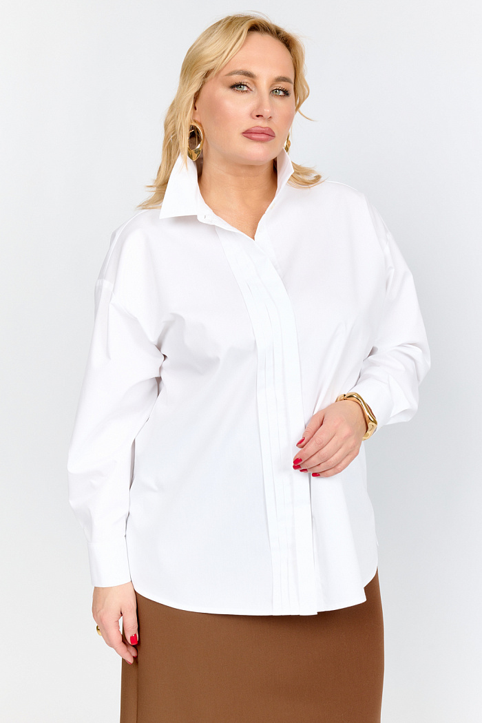 Рубашка оверсайз силуэта с застроченными складками по полочке.