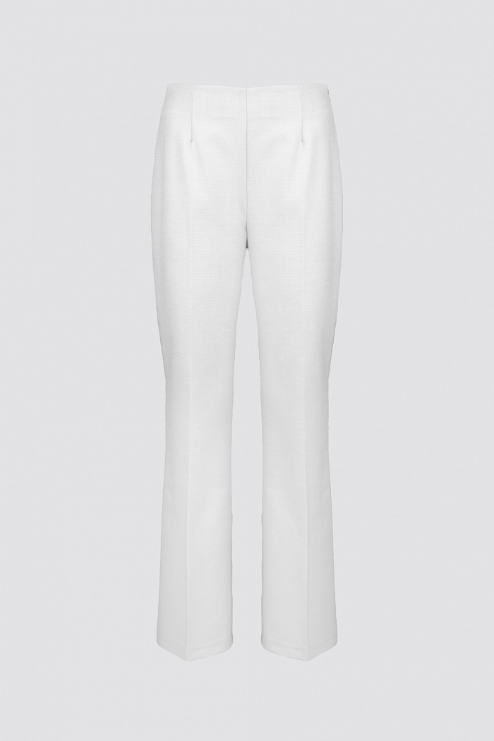 Брюки с высокой посадкой прямого силуэта и с застежкой на молнию сбоку.