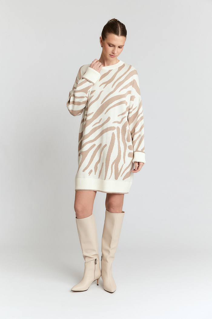 Платье оверсайз силуэта с анимал рисунком