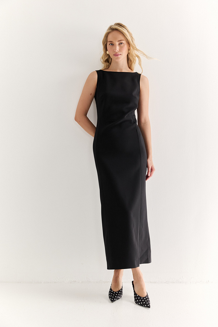 Платье с открытой спиной: выразительная женственность в минимализме. Гармония минимализма и женственности. Это платье придает фигуру за счет точного кроя и лаконичных линий, глубокий вырез на спине делает образ эффектным и запоминающимся.

Плотная, но мягкая ткань идеально садится.

Идеально подходит как для особого случая, так и в повседневной стилистике с жакетом. Платье, которое говорит без слов.