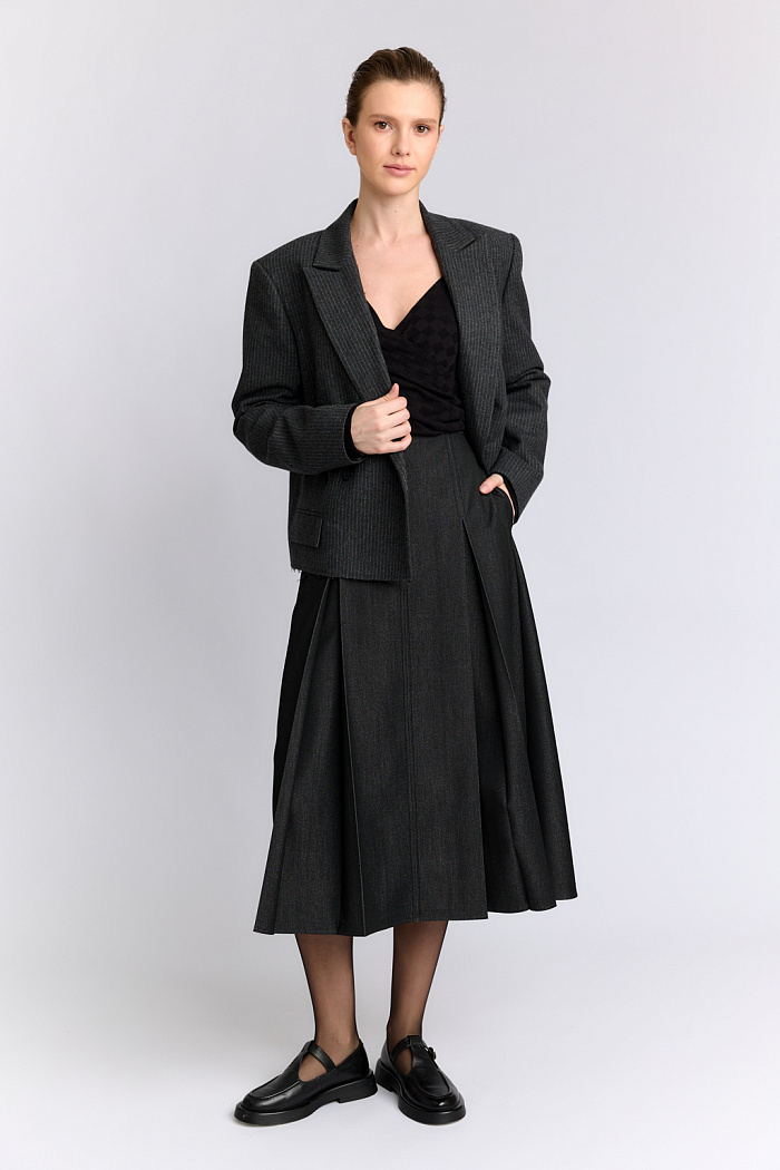 Юбка длиной миди со складками