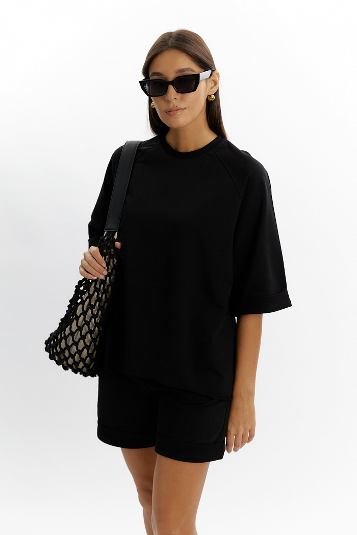 Футболка трикотажная с рукавом реглан.