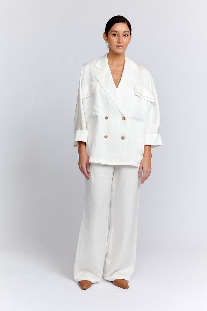 Брюки прямого силуэта на резинке.