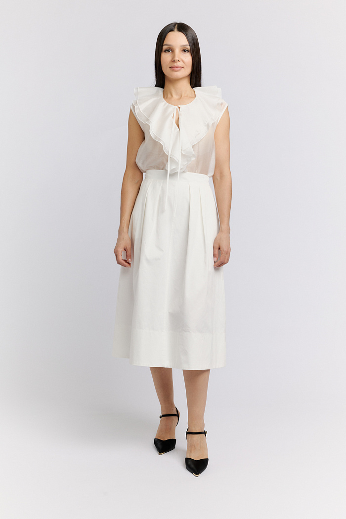 Юбка свободного широкого кроя с поясом. На спинке резинка. Карманы в боковых швах.