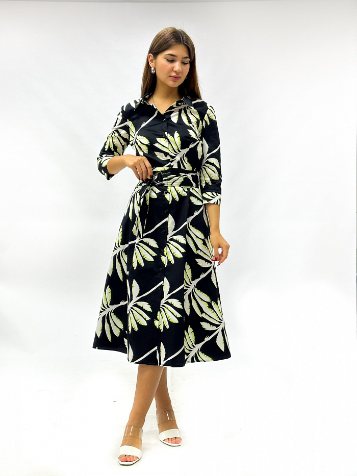 Платье-рубашка с длинным рукавом и с поясои из основной ткани. Длина миди, чуть расклешенное к низу. Застежка на пуговицах.